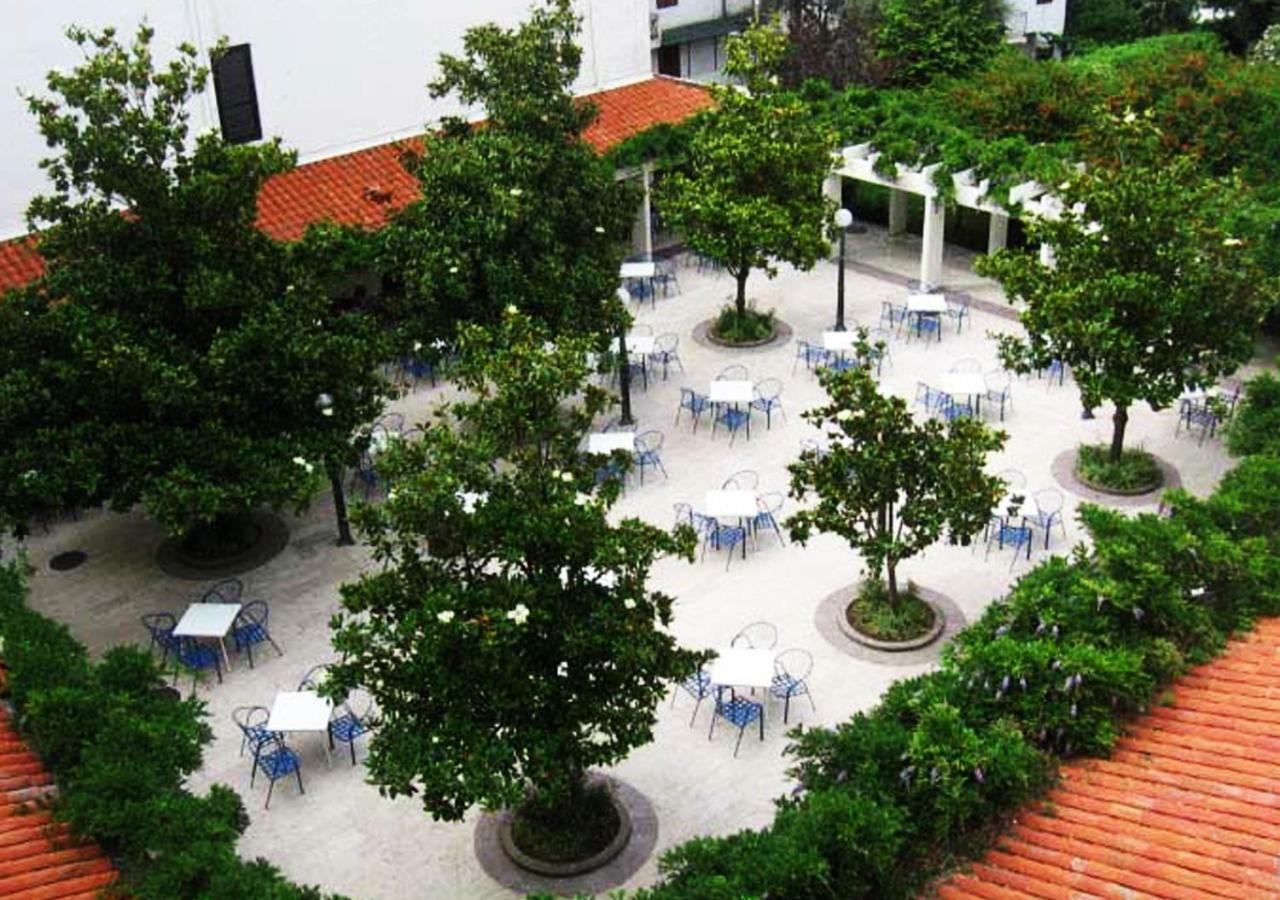 Hotel Sumadija Rafailovici Bečići Exterior foto